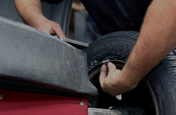 Wheel weight on rim for tire balancing and vibration correction